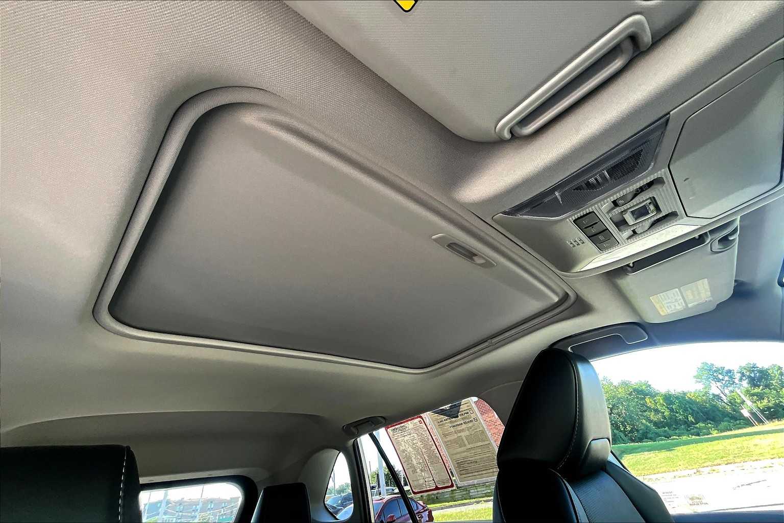 2022 Toyota RAV4 Limited photo 12