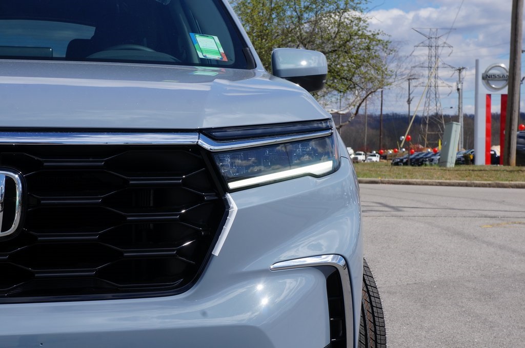 2025 Honda Pilot Touring photo 2