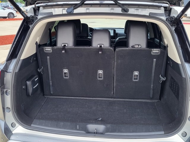 2024 Nissan Pathfinder Platinum photo 5