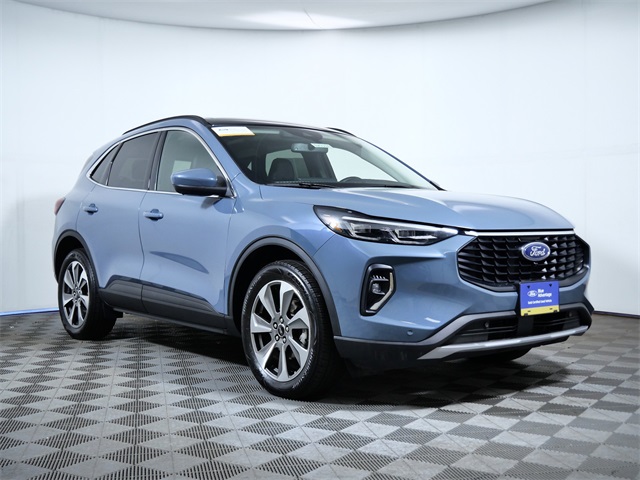 2023 Ford Escape Platinum's photo