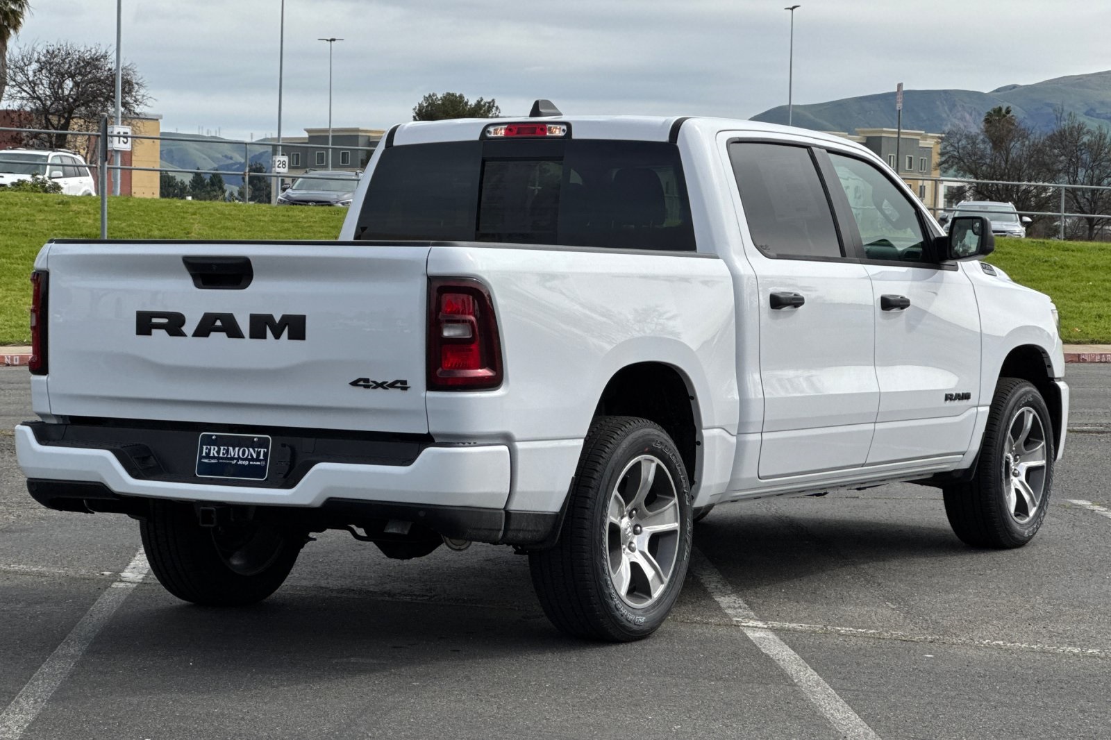 2025 Ram 1500 Tradesman photo 3