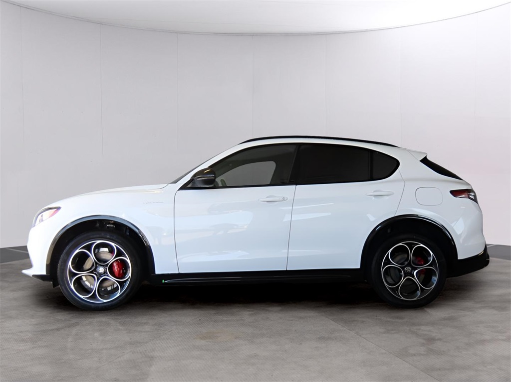 2025 Alfa Romeo Stelvio Sprint Base photo 4