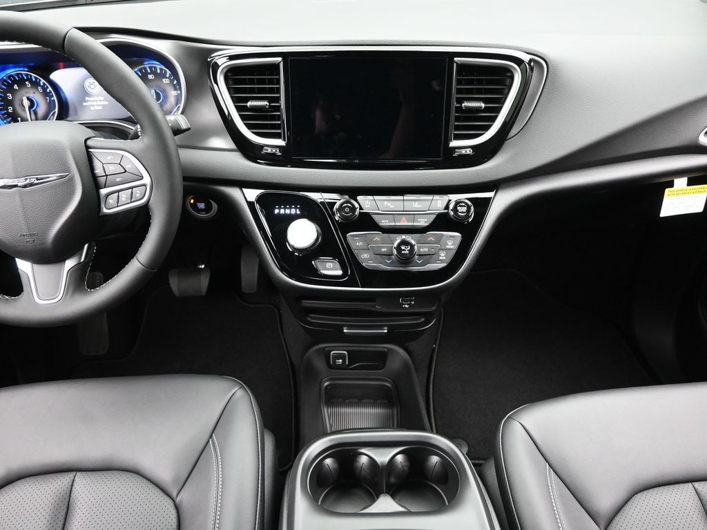 2026 Chrysler Voyager LX photo 11