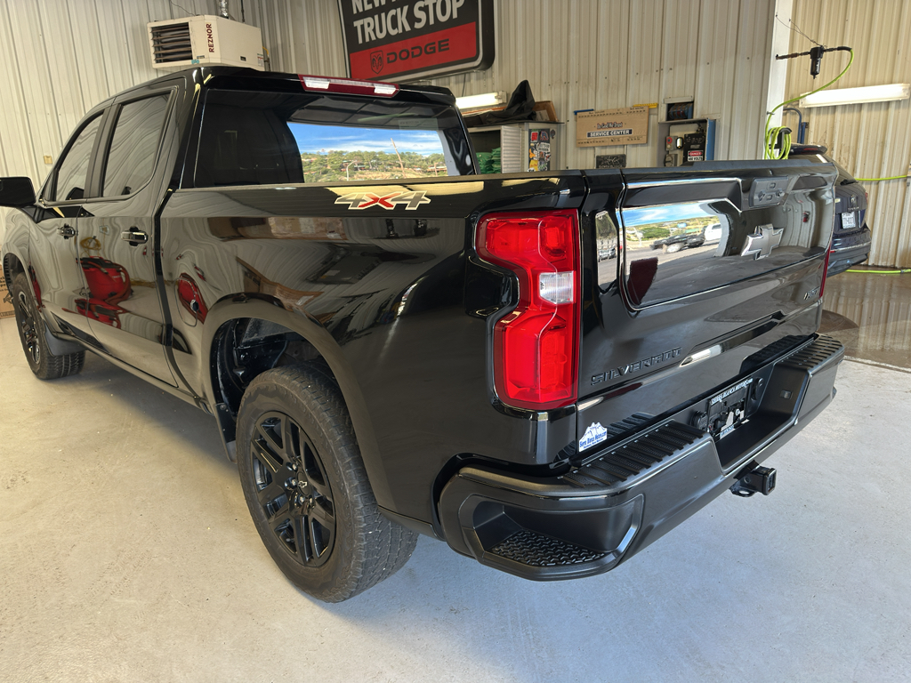 2023 Chevrolet Silverado 1500 RST photo 3