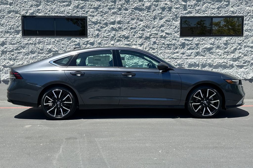 2025 Honda Accord Hybrid Touring photo 3
