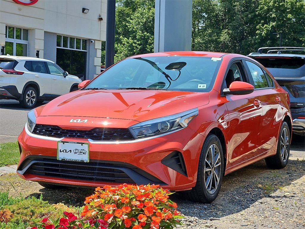 2023 Kia Forte LXS photo 3