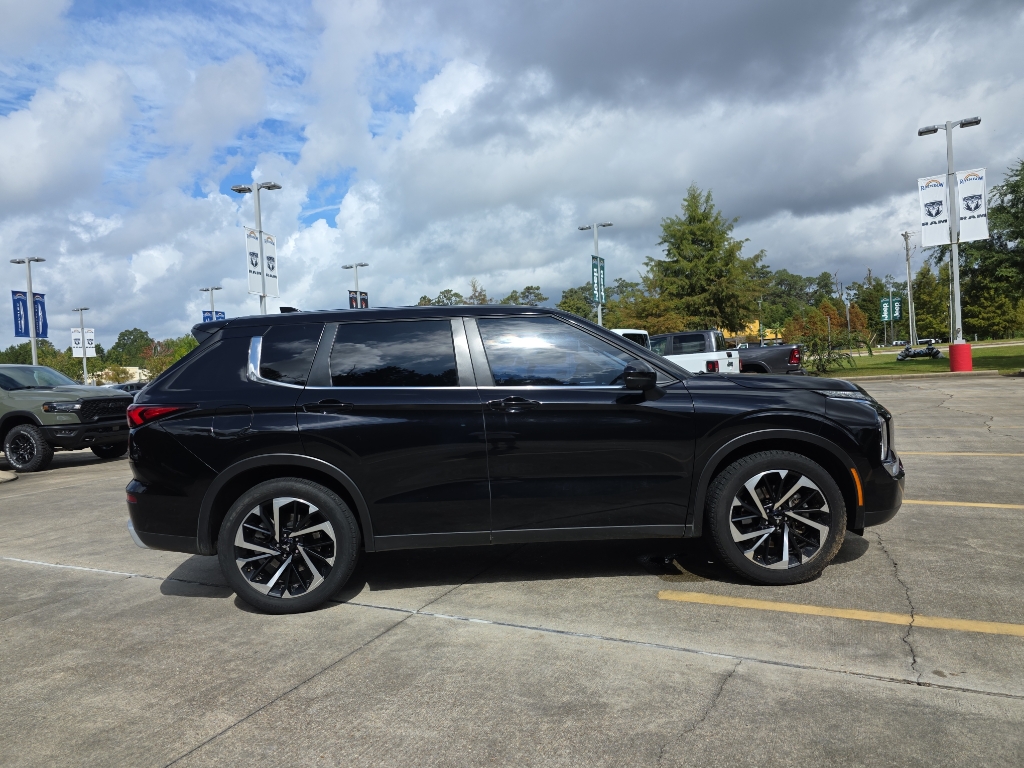 2023 Mitsubishi Outlander SE photo 10
