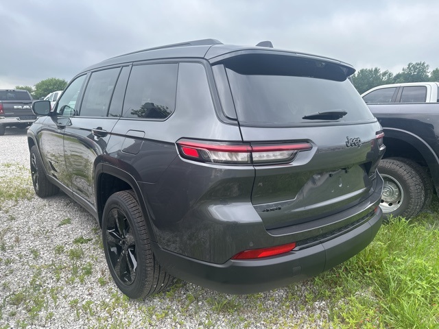 2025 Jeep Grand Cherokee Limited photo 2