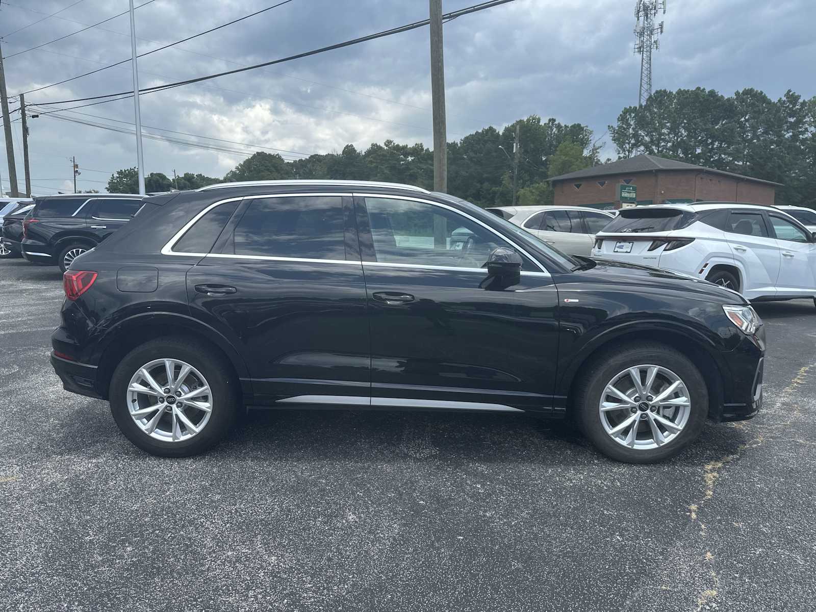 2024 Audi Q3 S line Premium photo 3