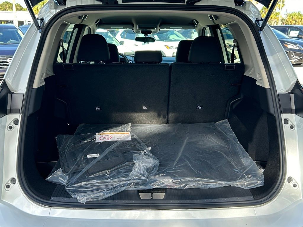 2025 Nissan Rogue S photo 27