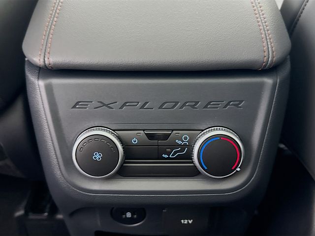 2025 Ford Explorer photo 24
