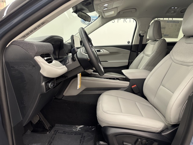 2025 Ford Explorer photo 23
