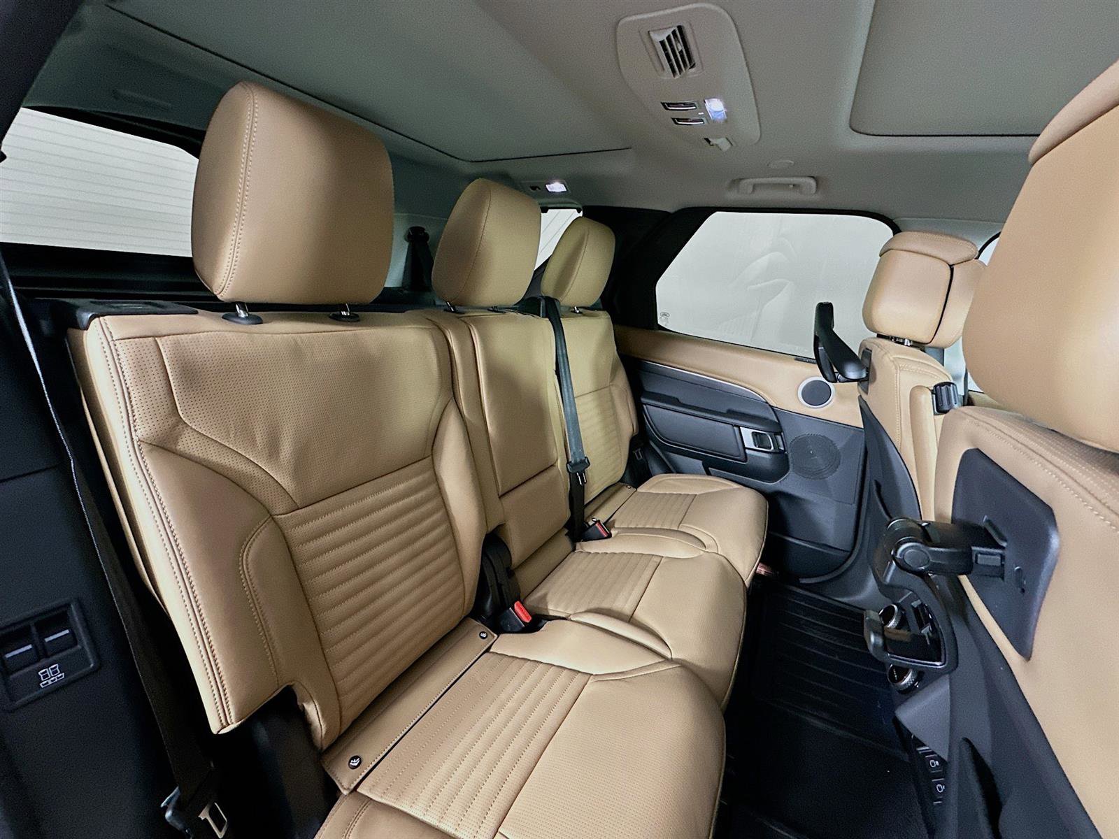 2025 Land Rover Discovery Metropolitan Edition photo 27