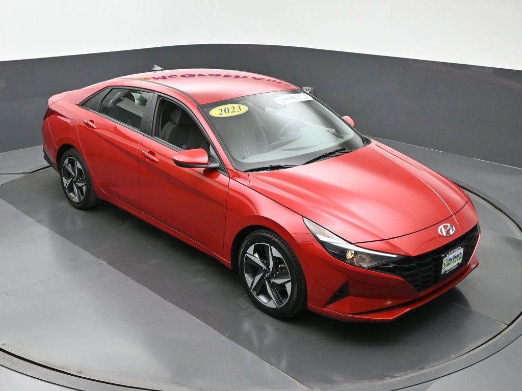 2023 Hyundai Elantra SEL Convenience photo 2