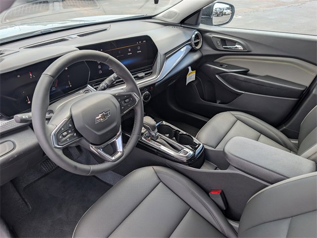 2025 Chevrolet Trax LT photo 8