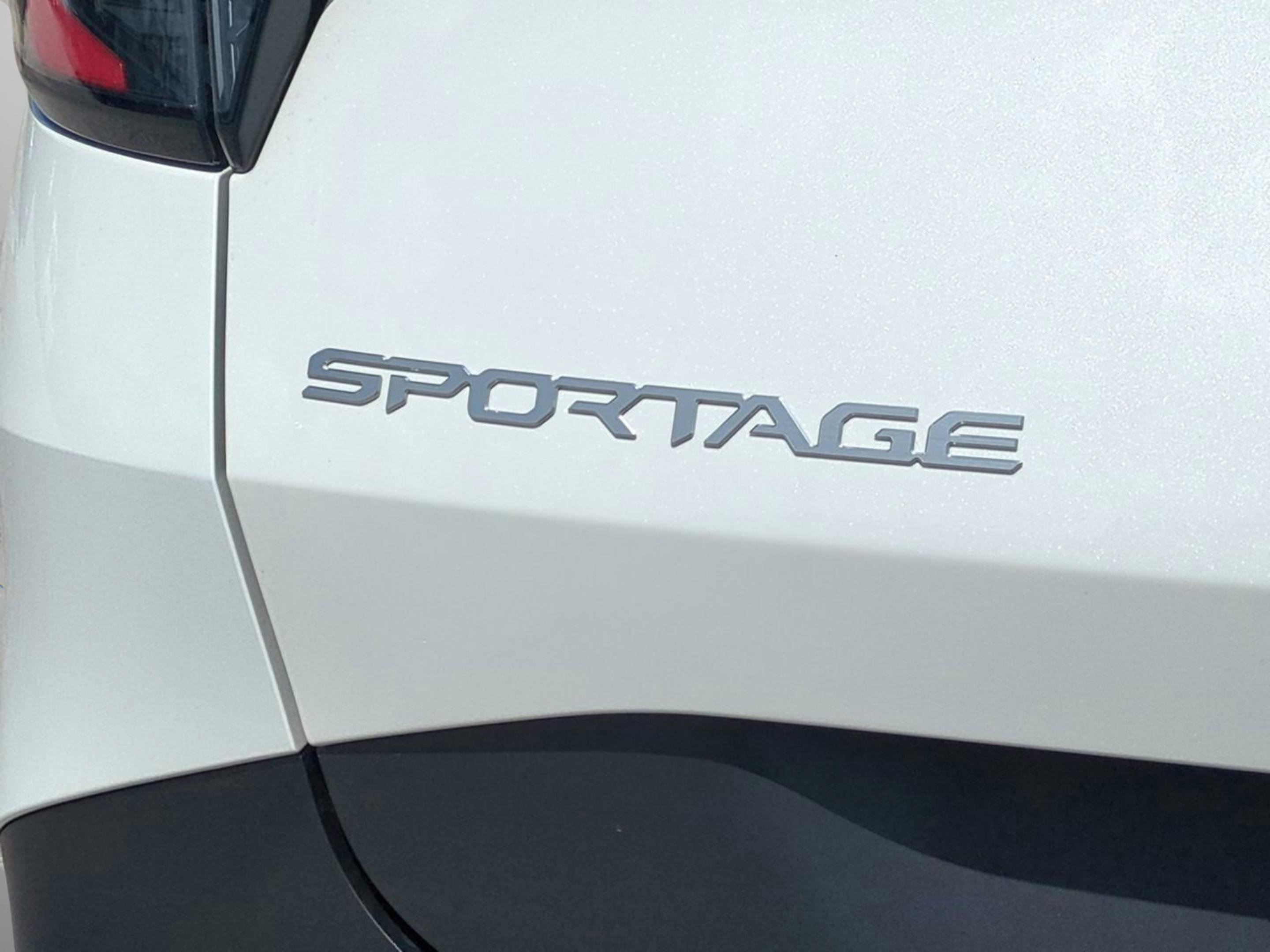 2026 Kia Sportage Hybrid LX photo 12