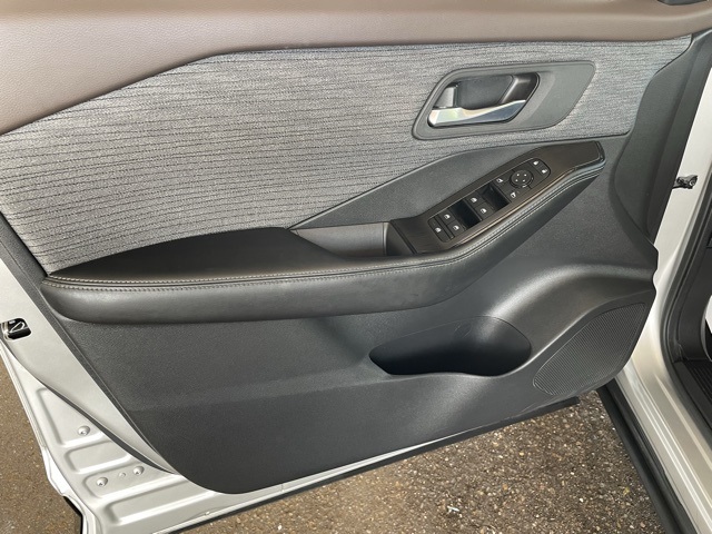 2023 Nissan Rogue SV photo 26