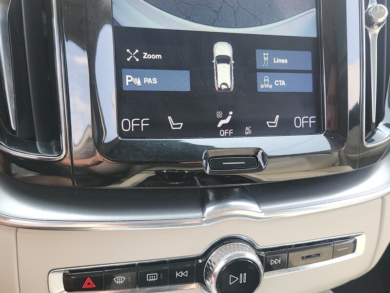 2019 Volvo XC60 T5 Momentum photo 19