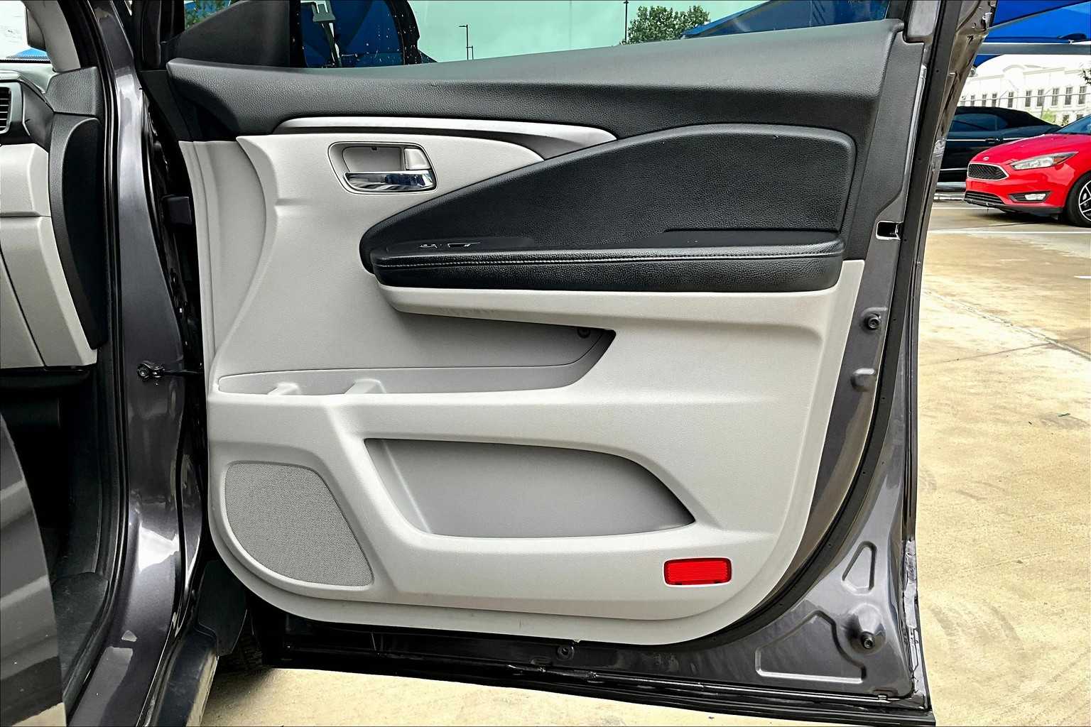 2017 Honda Pilot EX photo 21