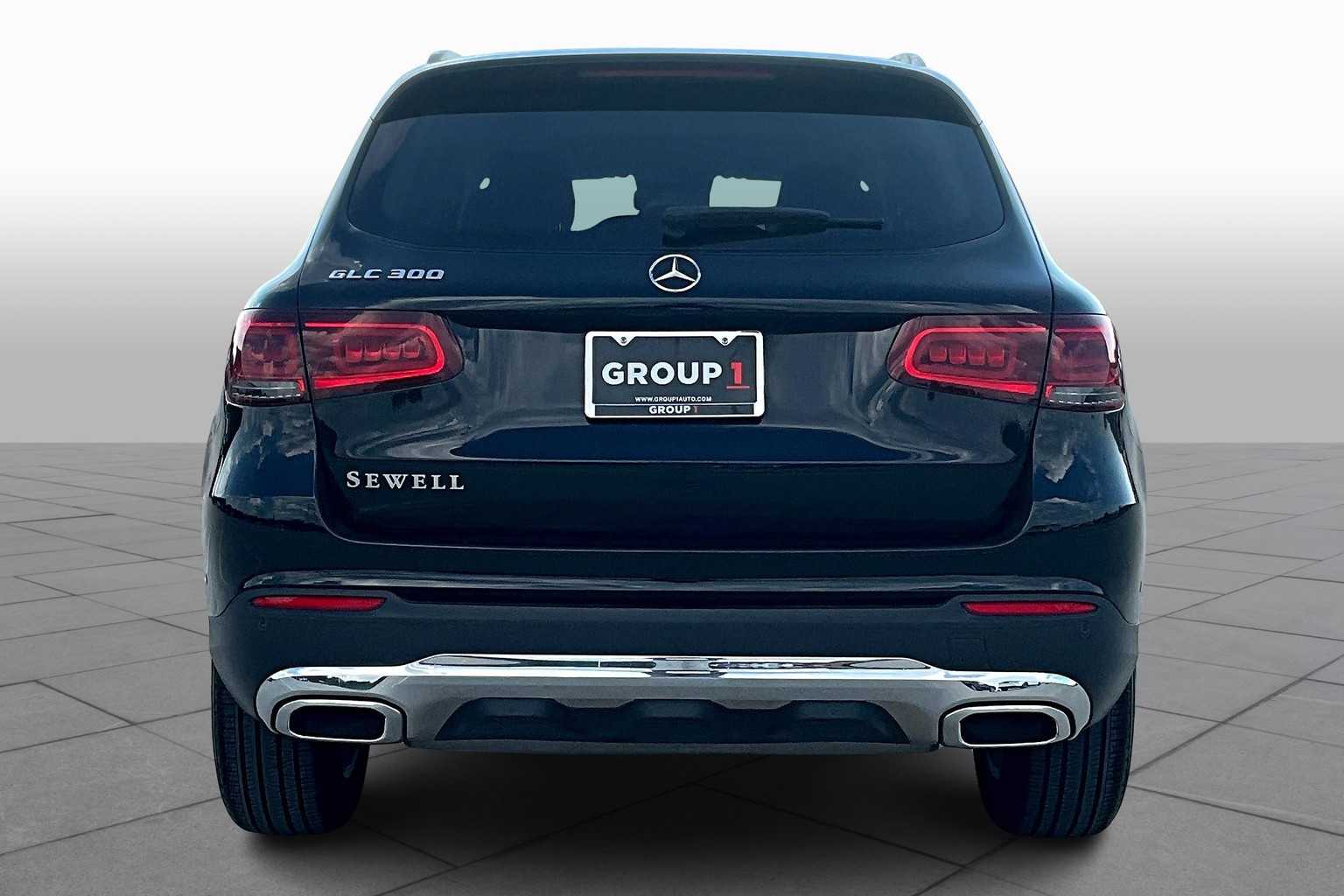 2022 Mercedes Benz GLC 300 photo 4