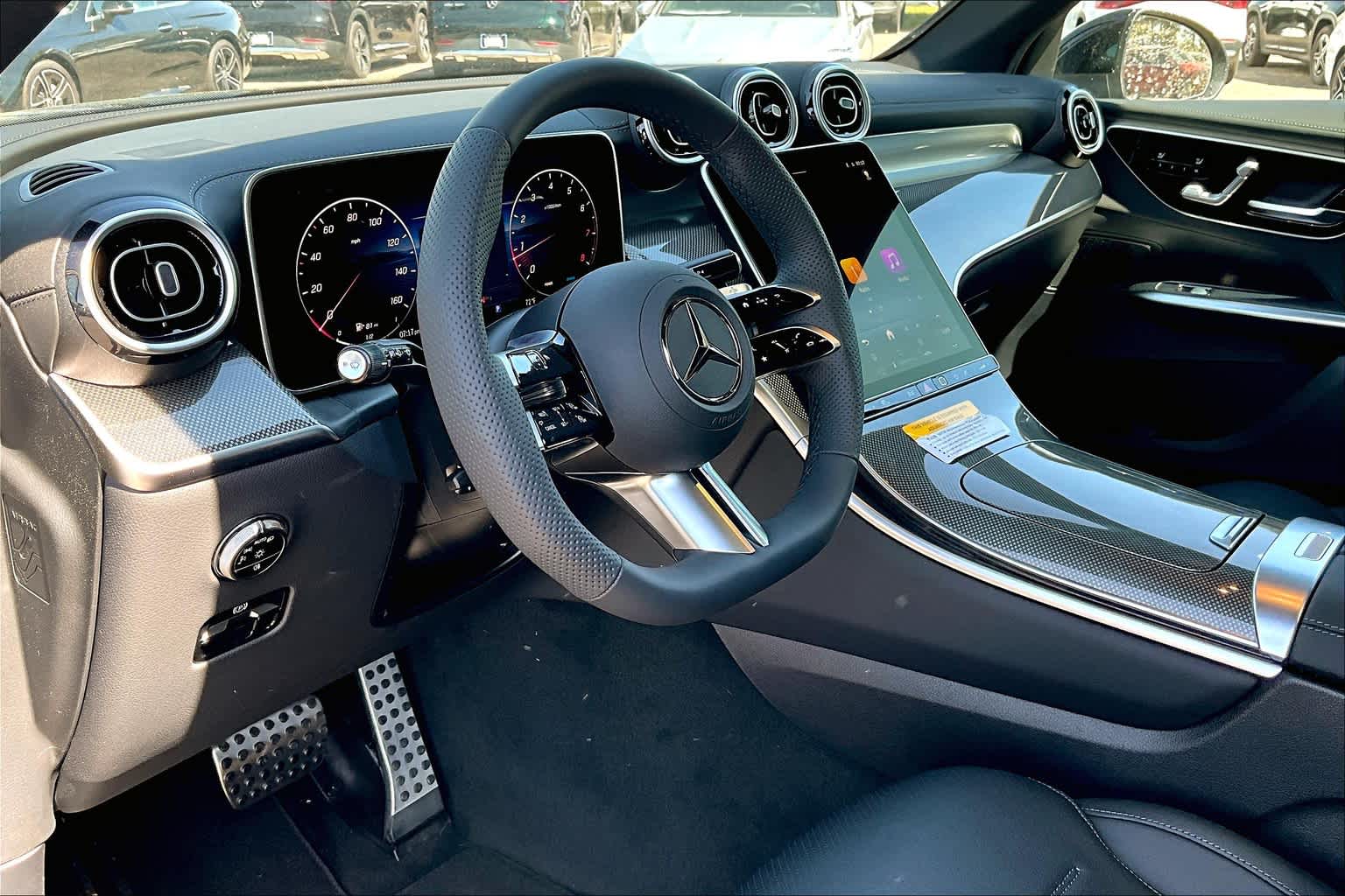 2025 Mercedes Benz GLC 300 photo 9