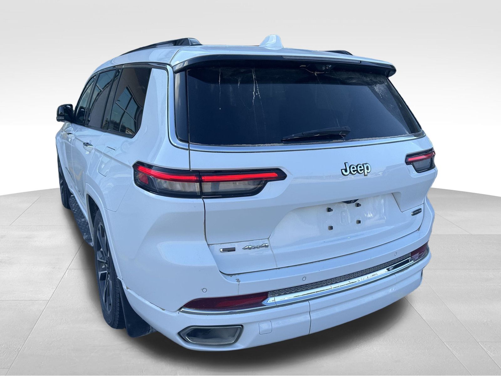 2022 Jeep Grand Cherokee Overland photo 3