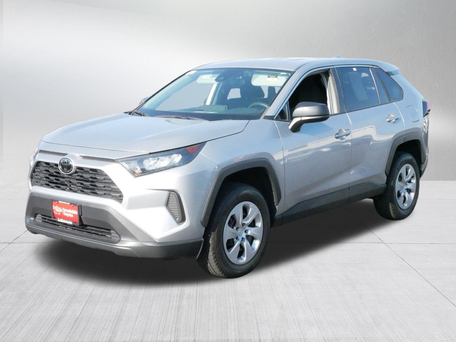 2022 Toyota RAV4 LE photo 3