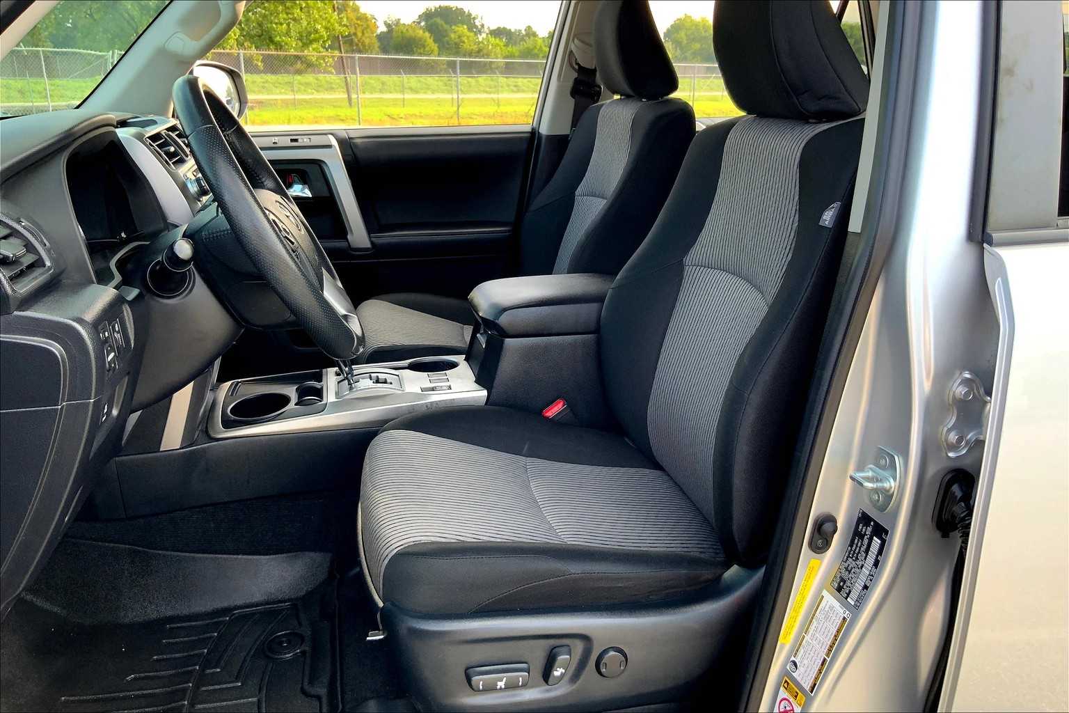 2019 Toyota 4Runner SR5 Premium photo 3