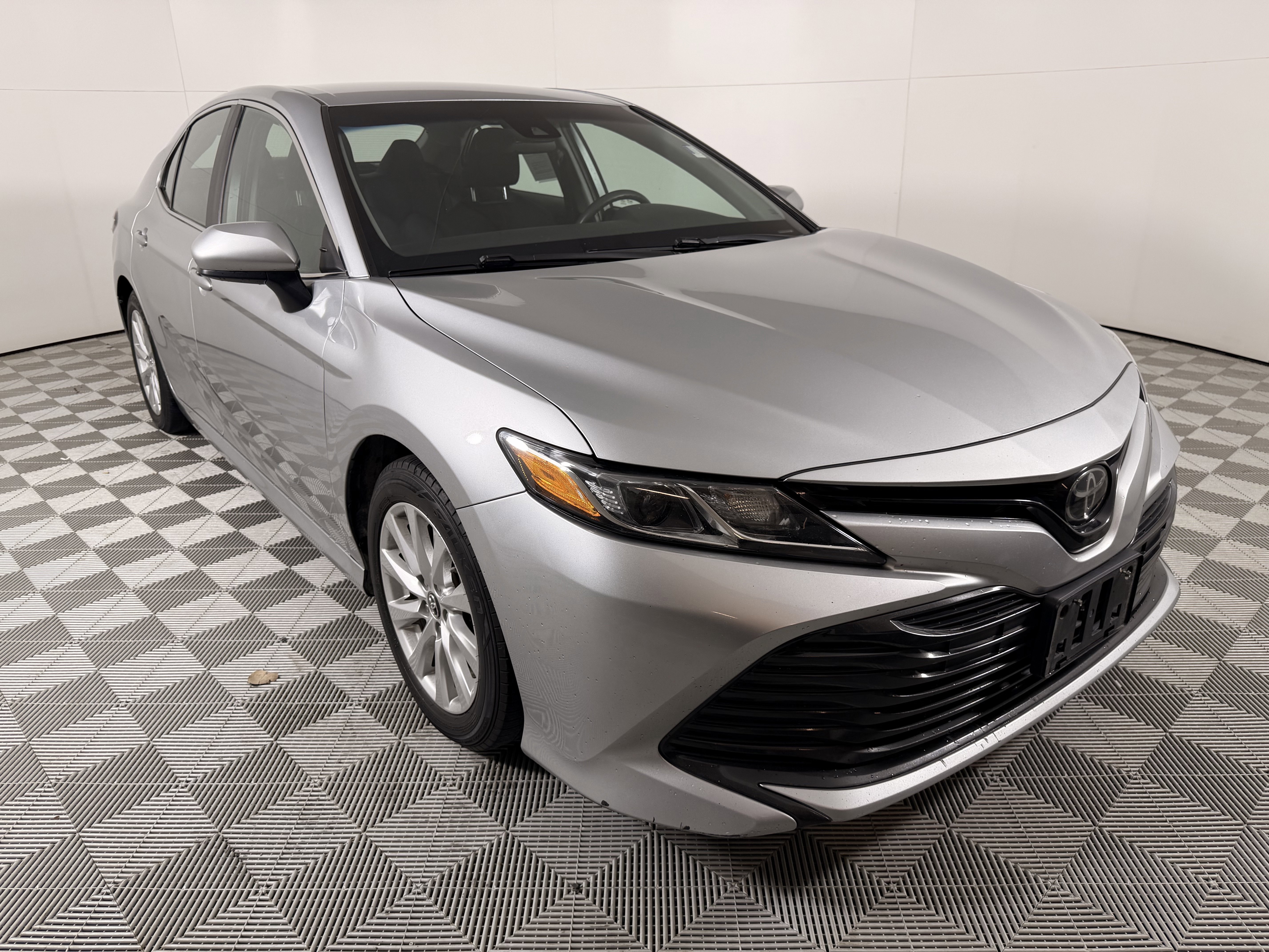 2018 Toyota Camry LE's photo