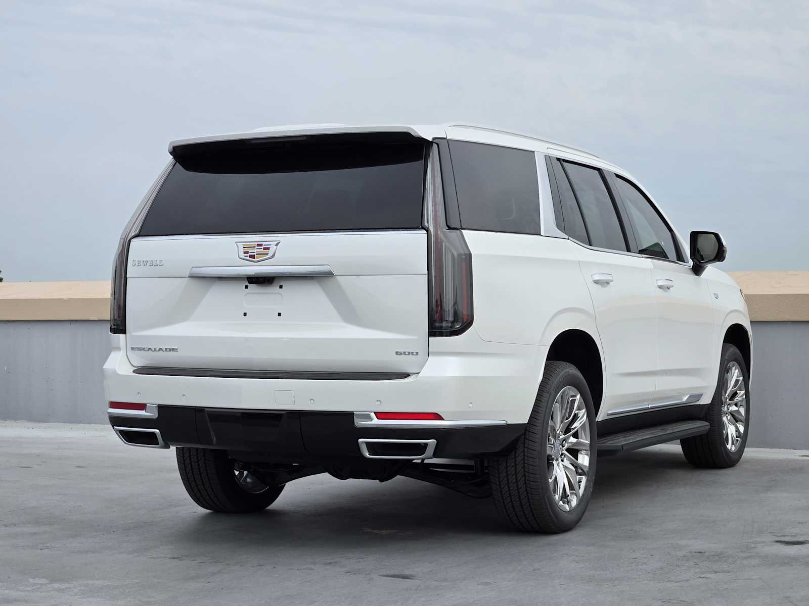 2025 Cadillac Escalade Premium Luxury photo 3