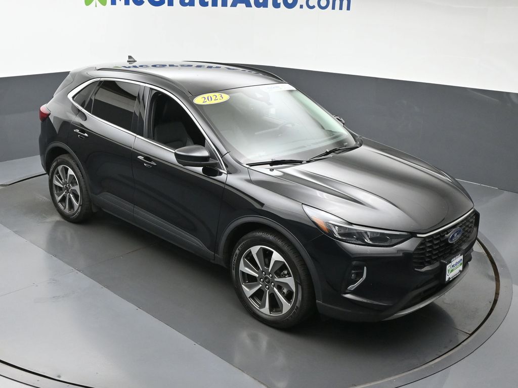 2023 Ford Escape Hybrid Platinum photo 2