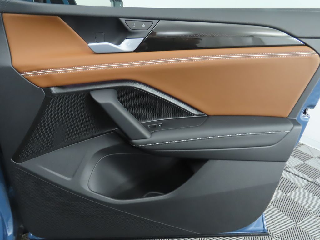 2025 Volkswagen Tiguan SEL R-Line Black photo 24