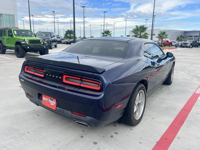 2017 Dodge Challenger SXT photo 8