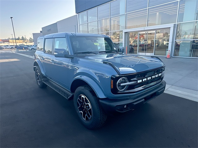 2025 Ford Bronco 4-Door Outer Banks's photo