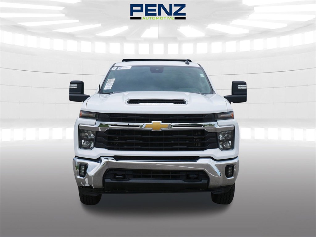 2024 Chevrolet Silverado 2500HD LT photo 3