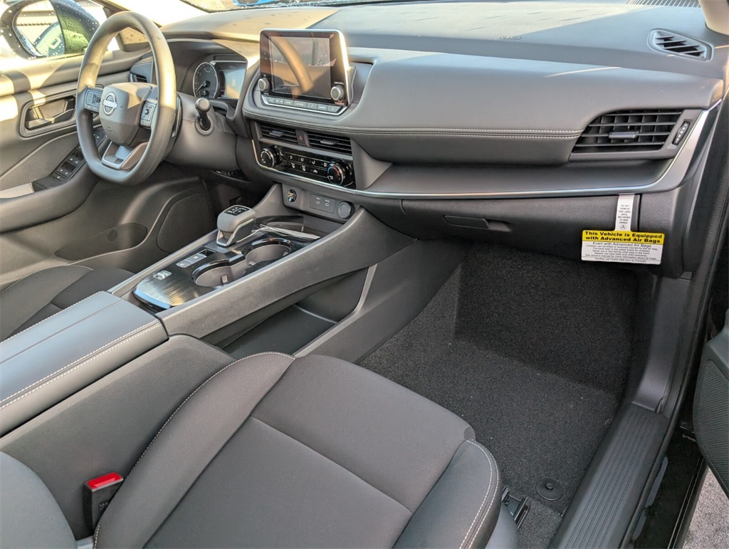 2025 Nissan Rogue S photo 14