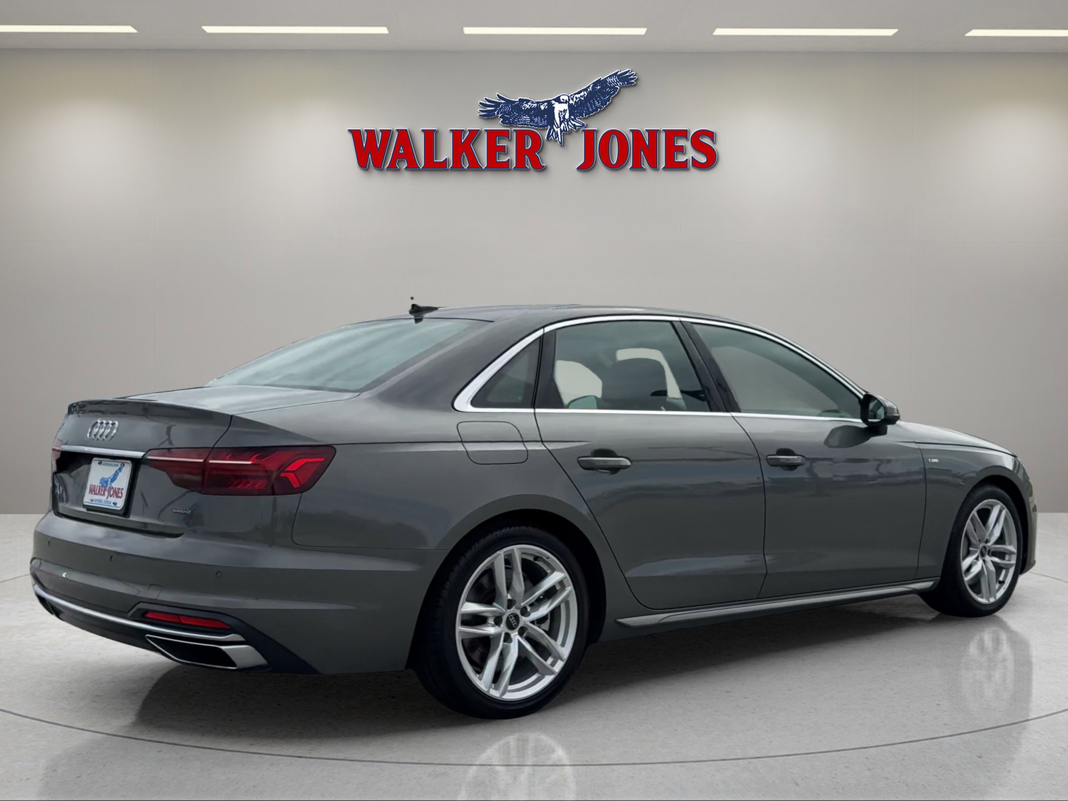 2023 Audi A4 S line Quattro Premium Plus photo 2