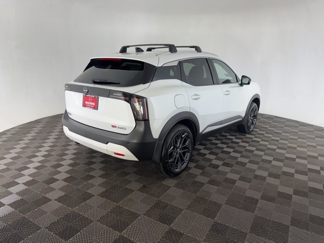2026 Nissan Kicks SR photo 4