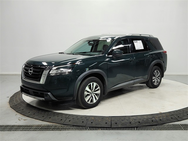 2022 Nissan Pathfinder SL photo 2