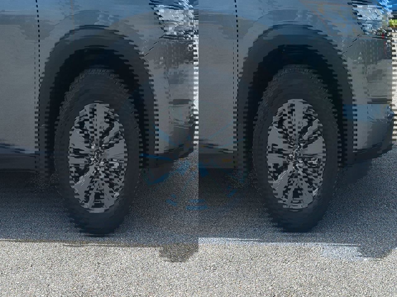 2025 Nissan Pathfinder SV photo 9