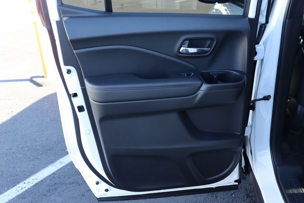 2026 Honda Ridgeline Black Edition photo 10