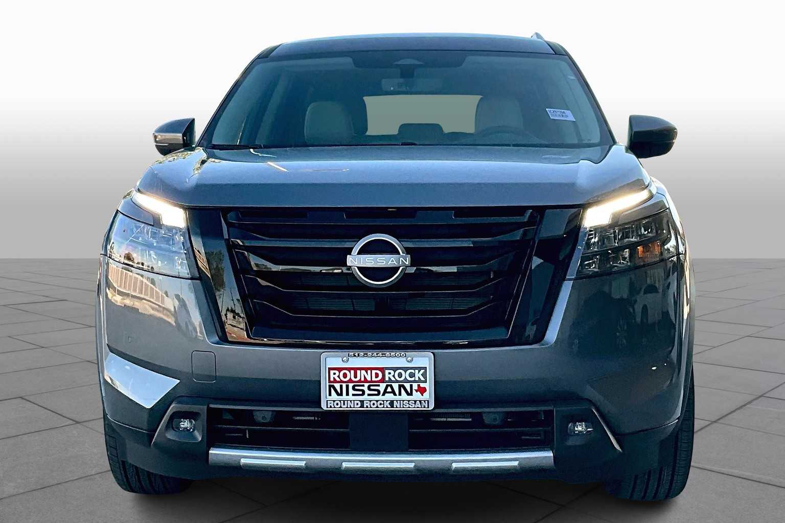 2025 Nissan Pathfinder SL photo 3