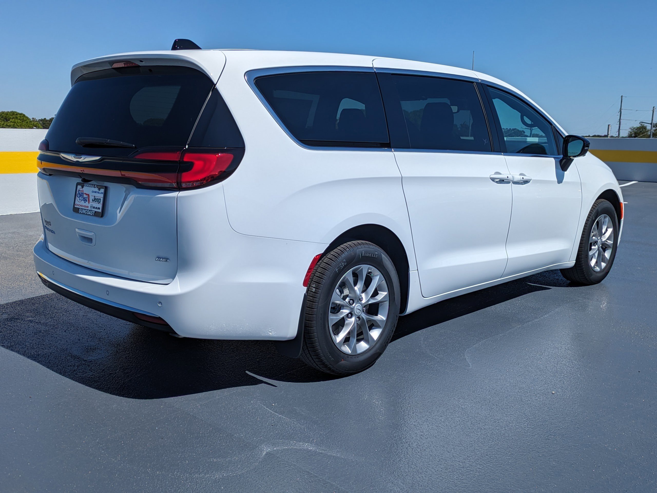 2026 Chrysler Pacifica photo 3