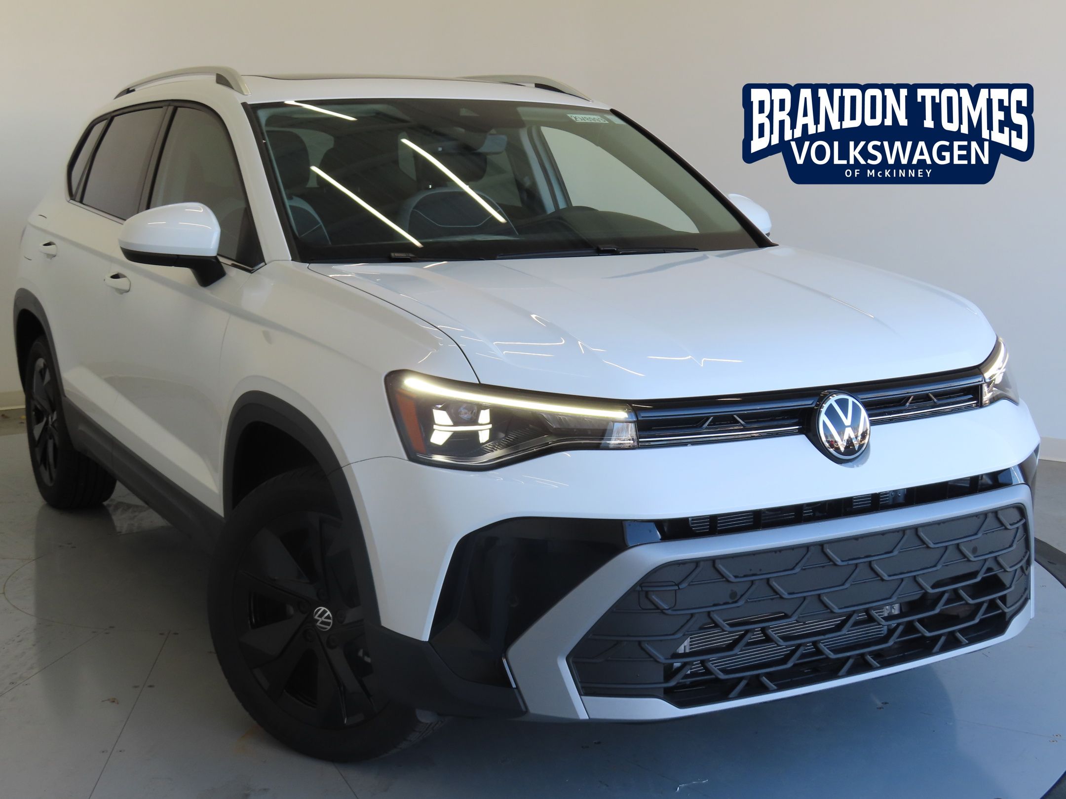 2025 Volkswagen Taos SE's photo