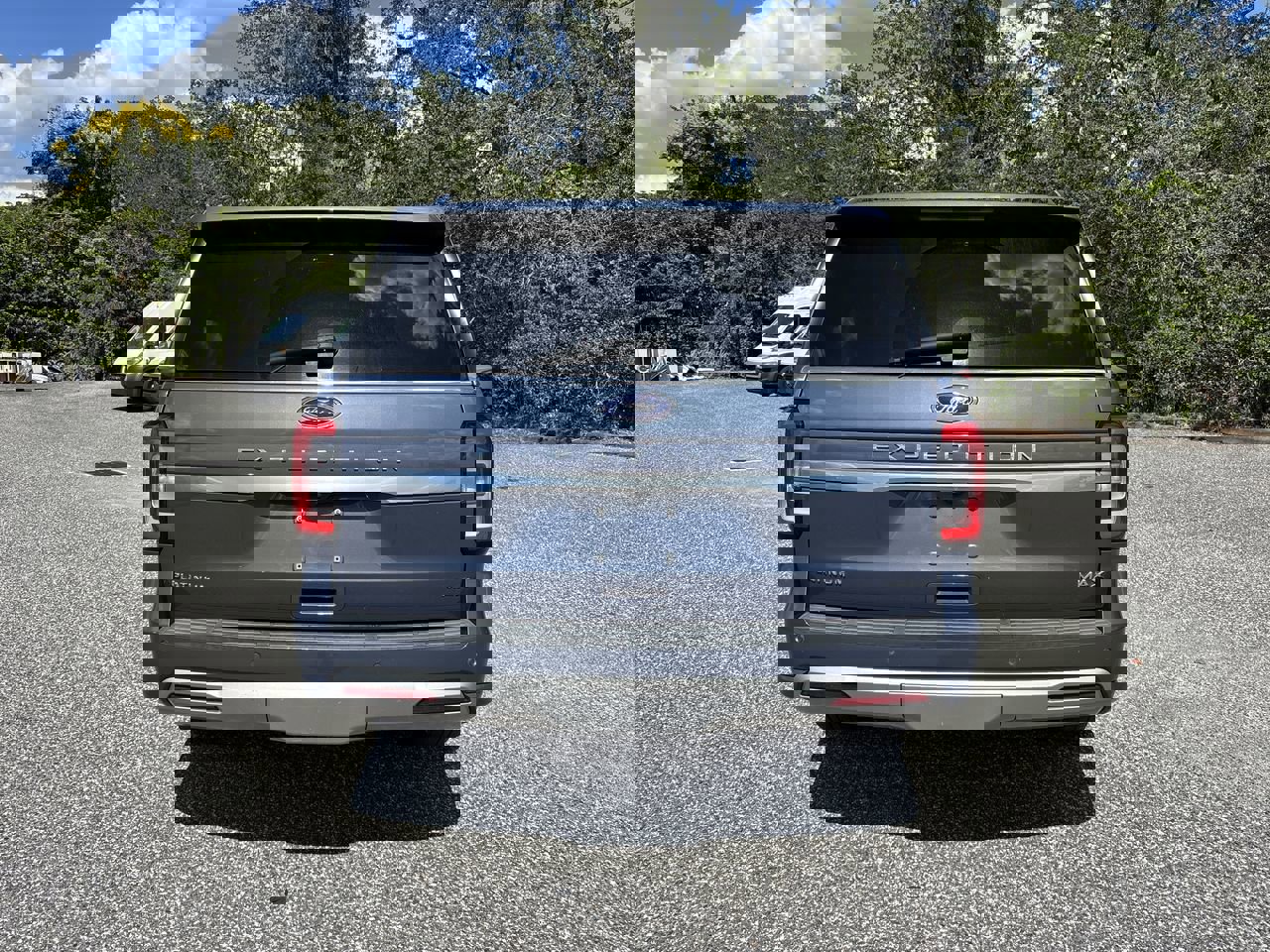 2022 Ford Expedition MAX Platinum photo 4