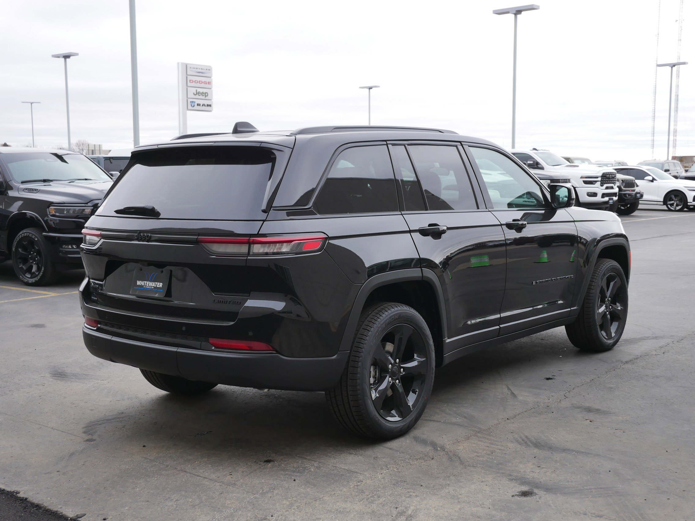 2025 Jeep Grand Cherokee Limited photo 2