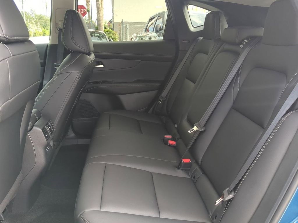 2025 Nissan Murano SL photo 13