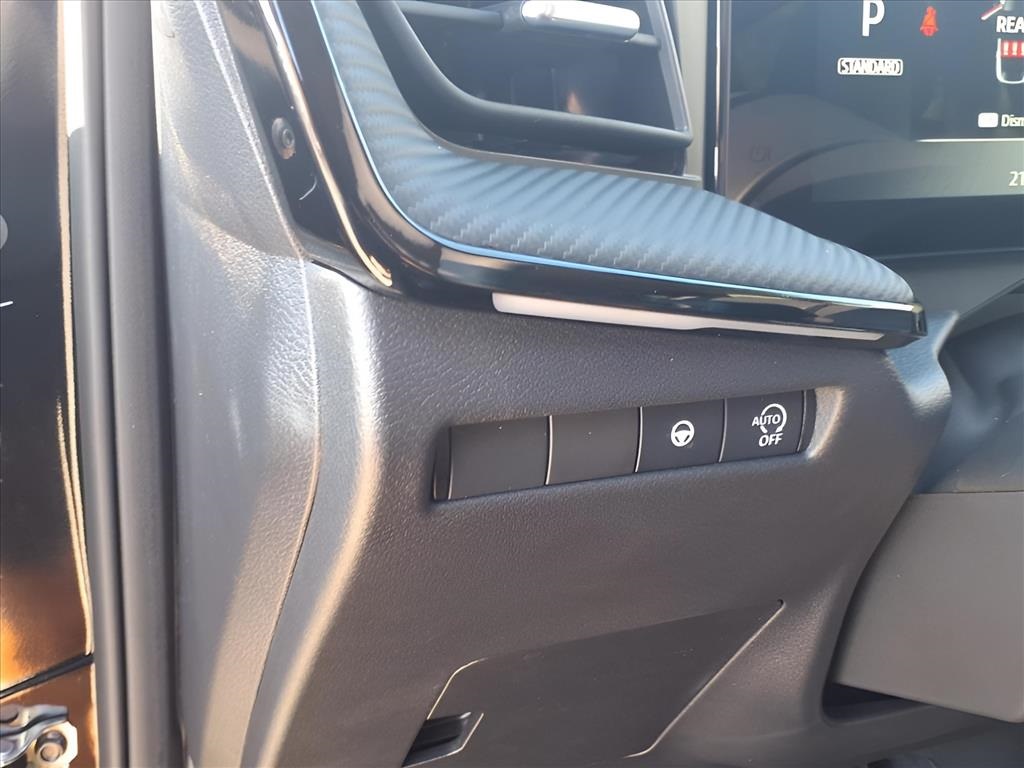 2025 Nissan Kicks SR photo 19