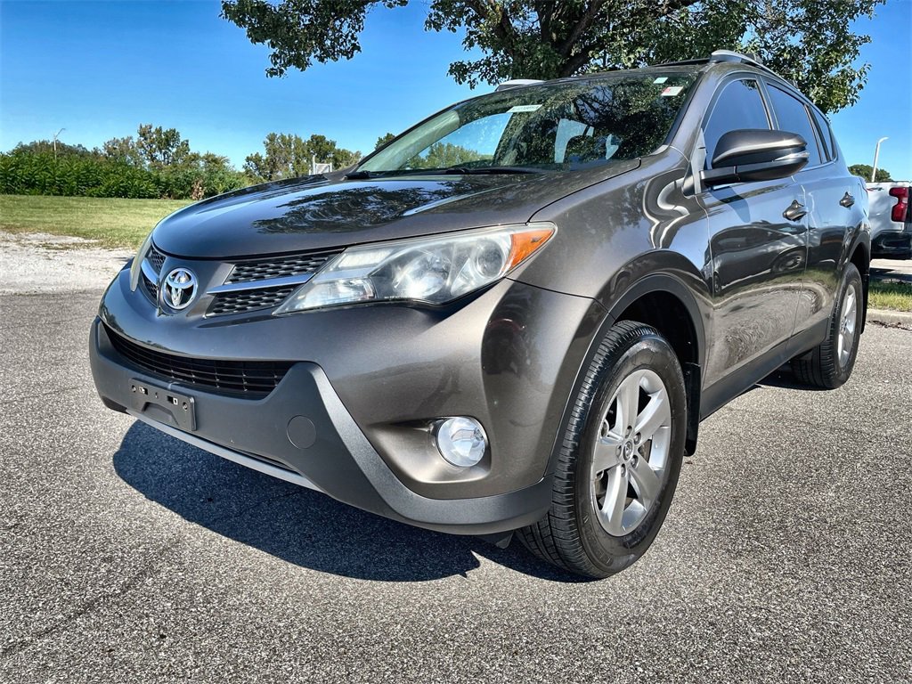 2015 Toyota RAV4 XLE photo 3