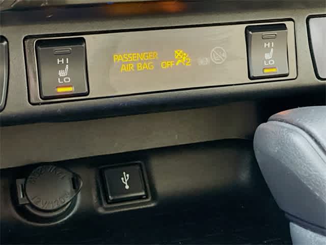 2022 Toyota RAV4 Hybrid XLE photo 22